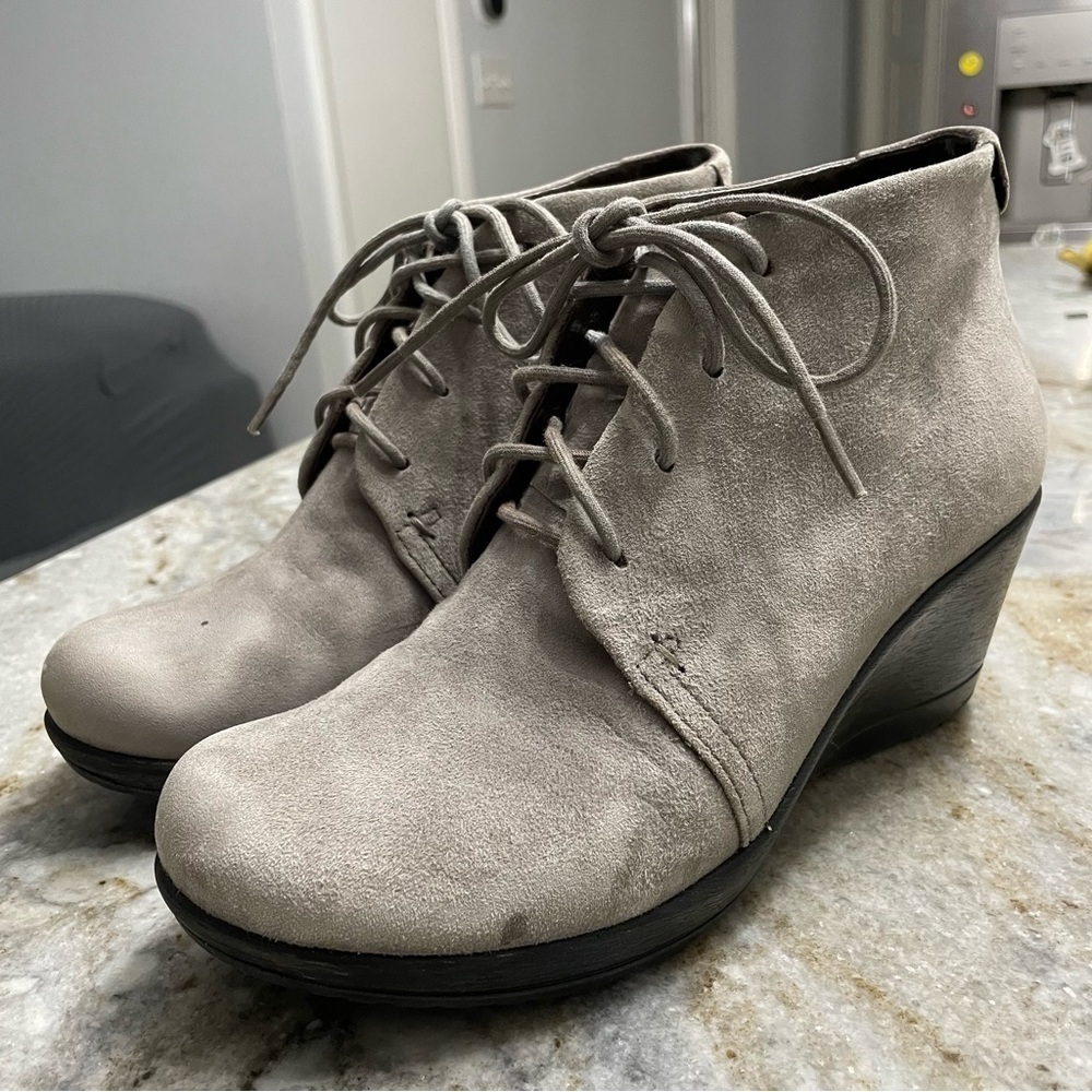 Dansko Renee Suede Lace Up Ankle Boots Women’s 36